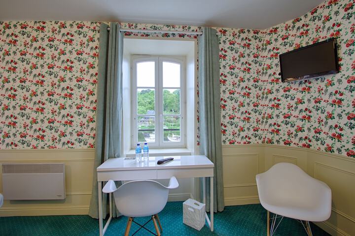 Room 16 of 34