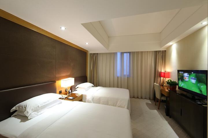 Room 10 of 42