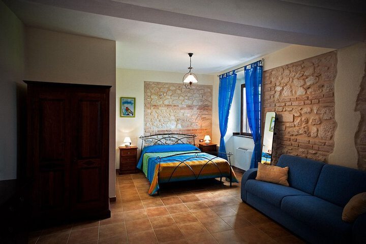 Room 2 of 36