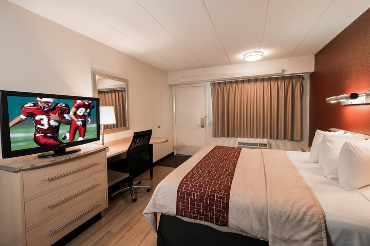 1 King Bed (11 of 19)