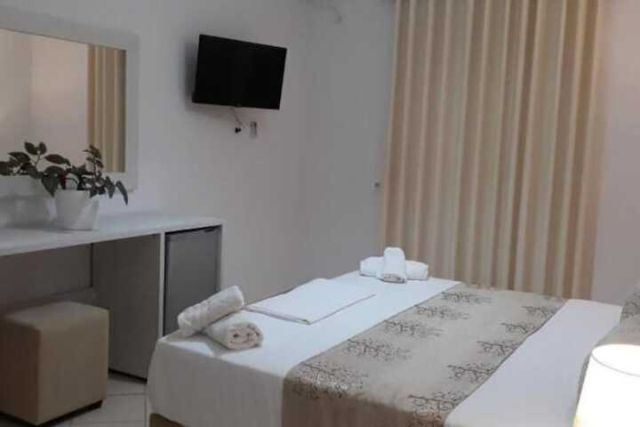 Room 5 of 106