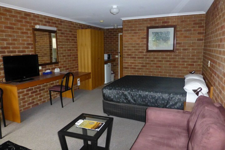 Room 6 of 63