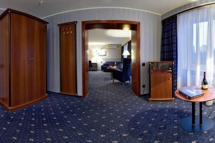 Room 21 of 36