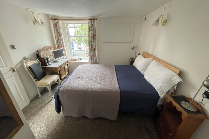 Room 16 of 35