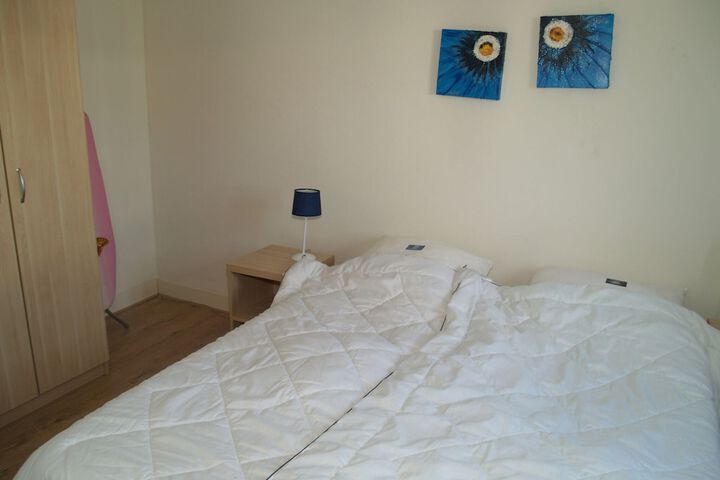 Room 3 of 32