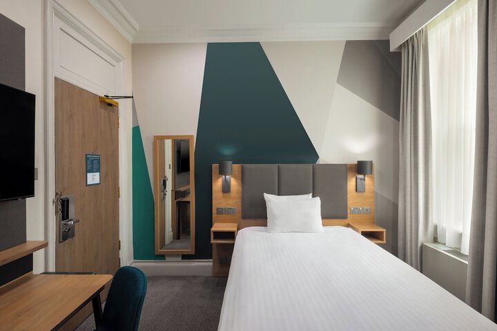 Room 12 of 87