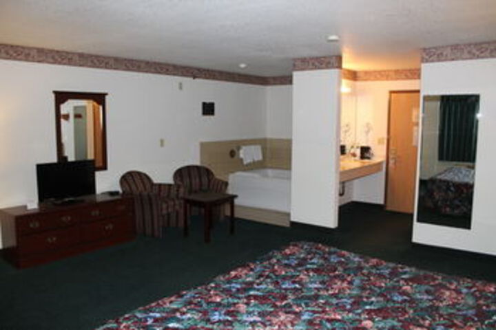 Room 28 of 76