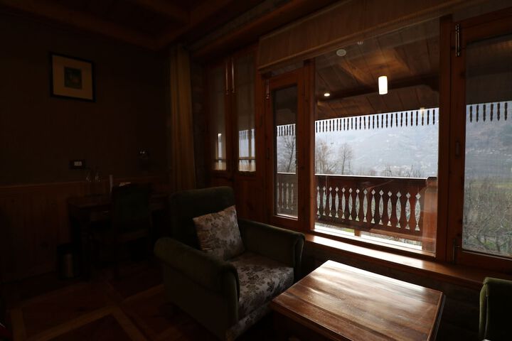 Room 23 of 179