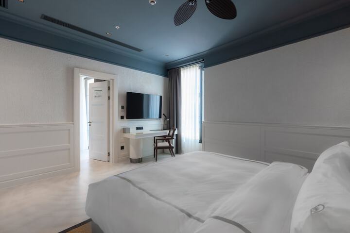Room 28 of 261