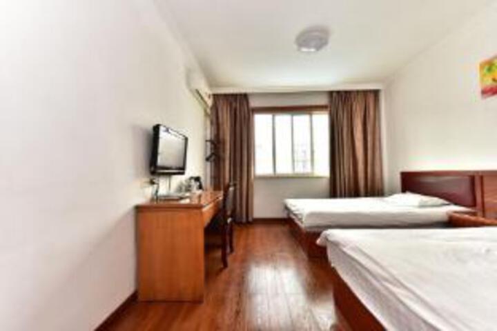 Room 4 of 5