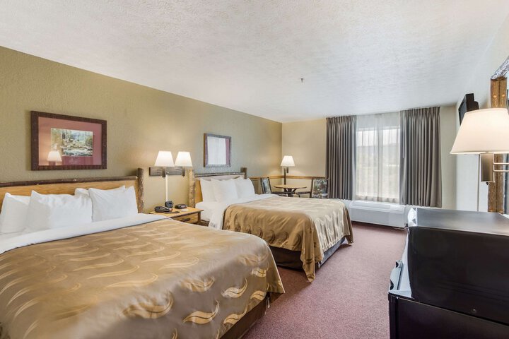 1 Queen Bed Accessible Room (7 of 10)