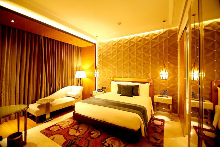 Room 6 of 61