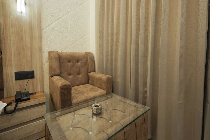 Room 11 of 35