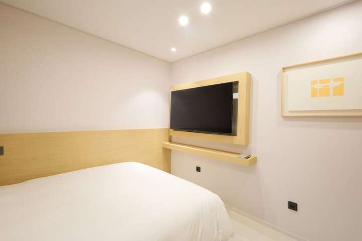 Room 38 of 75