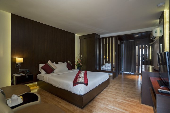Room 11 of 76