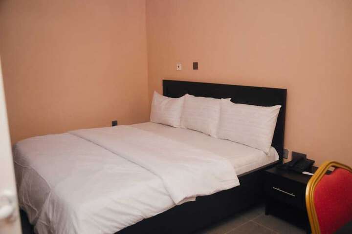 Room 5 of 12