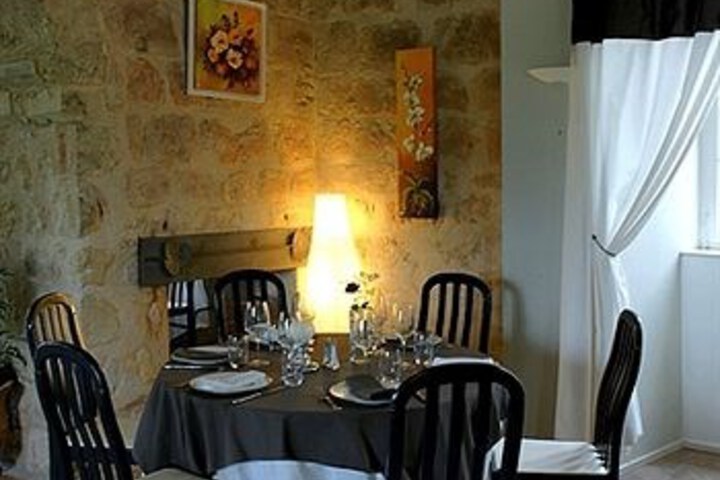 Dining 23 of 25