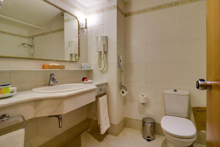 Room 207 of 417