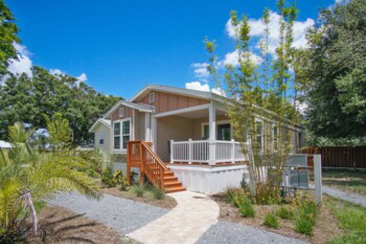 Exterior of Lake House #17