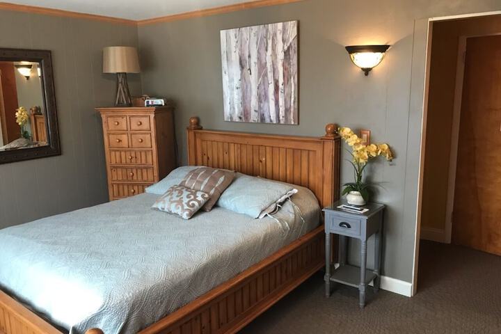 1 Queen Bed (42 of 45)