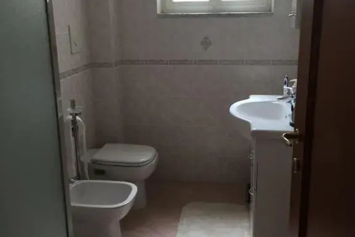 Room 5 of 10