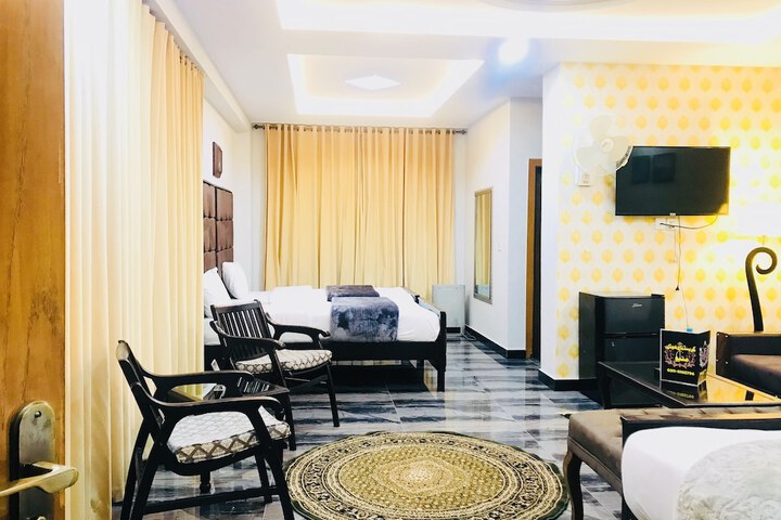 Room 32 of 87