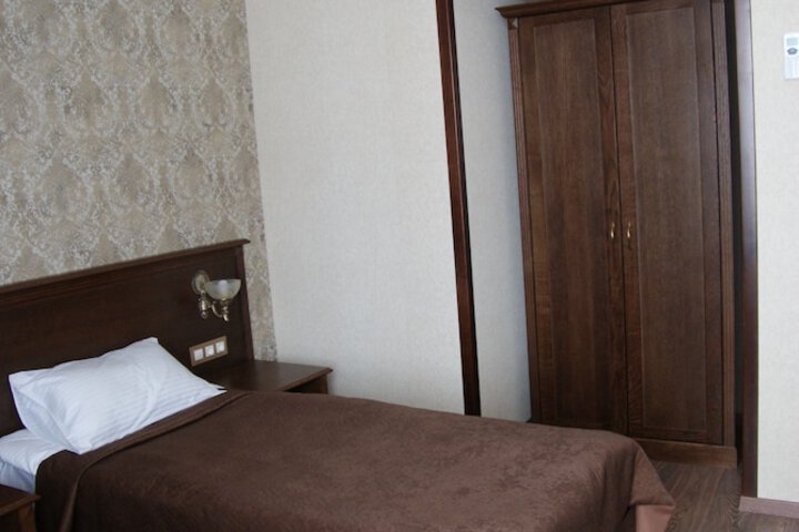Room 24 of 118