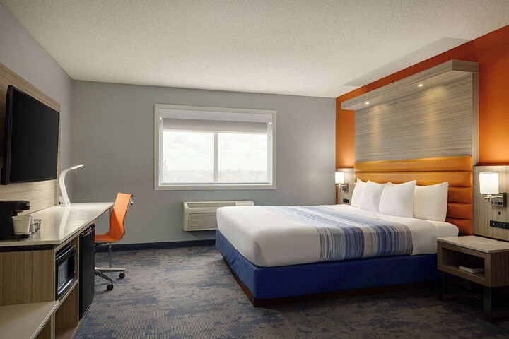 1 King Bed (27 of 42)