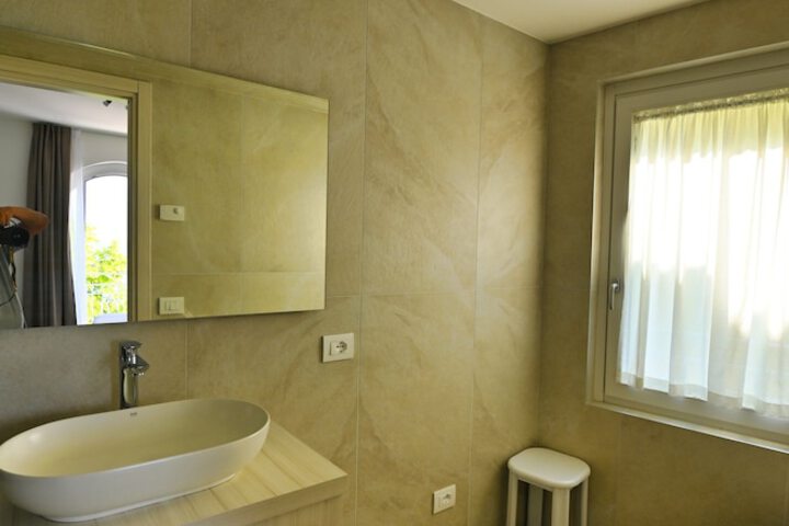 Room 8 of 60