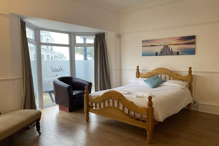 Room 4 of 20