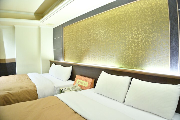 Room 17 of 33