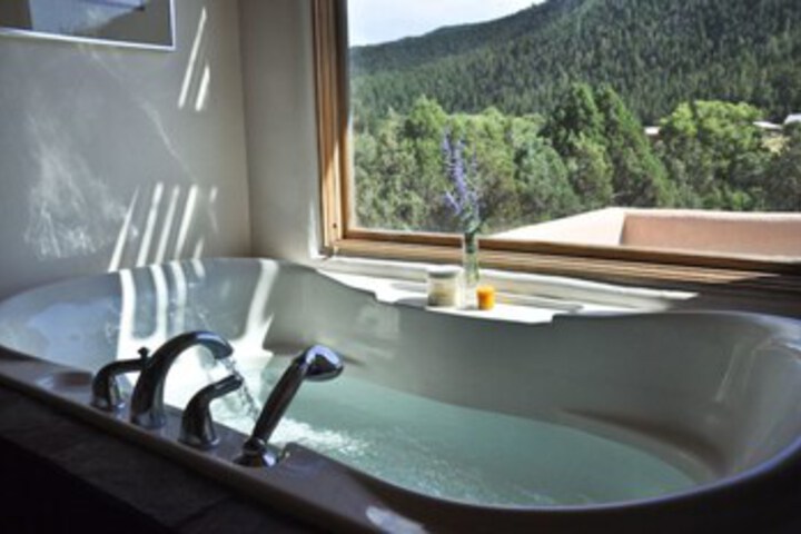 Deep Soaking Bathtub