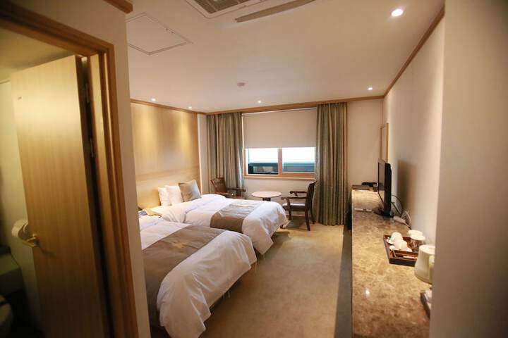 Room 15 of 50