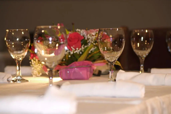 Dining 16 of 19