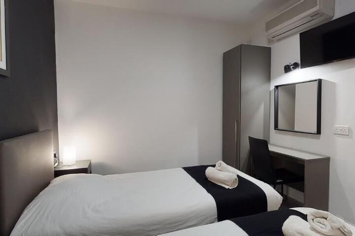 Room 4 of 65
