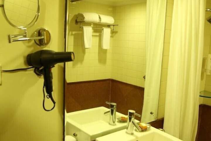 Room 14 of 18