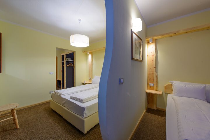 Room 10 of 39