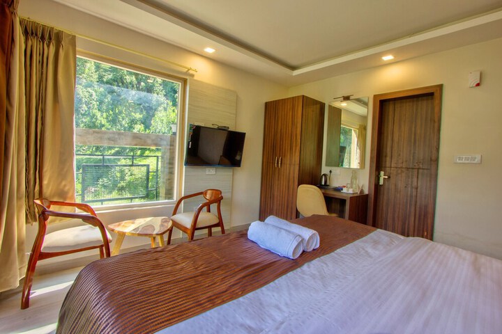 Room 4 of 61