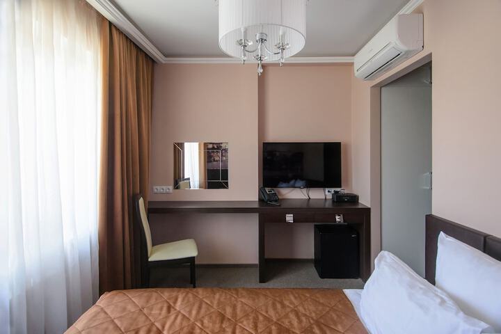 Room 12 of 37