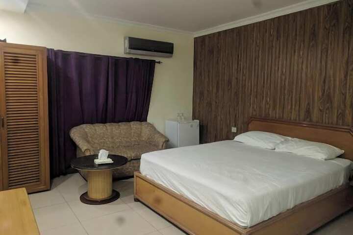 Room 2 of 7