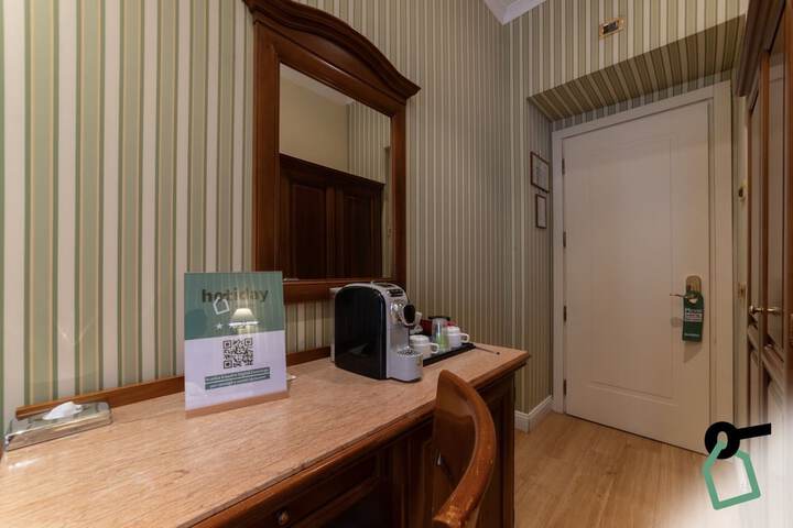 Room 12 of 36