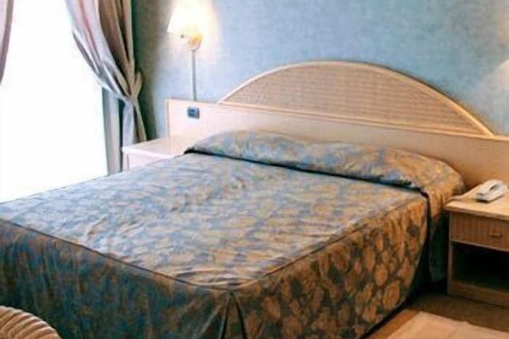 Room 6 of 21
