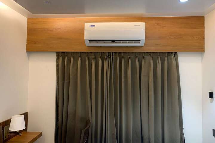Room 10 of 27