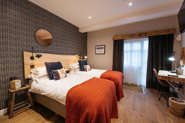 Room 2 of 41