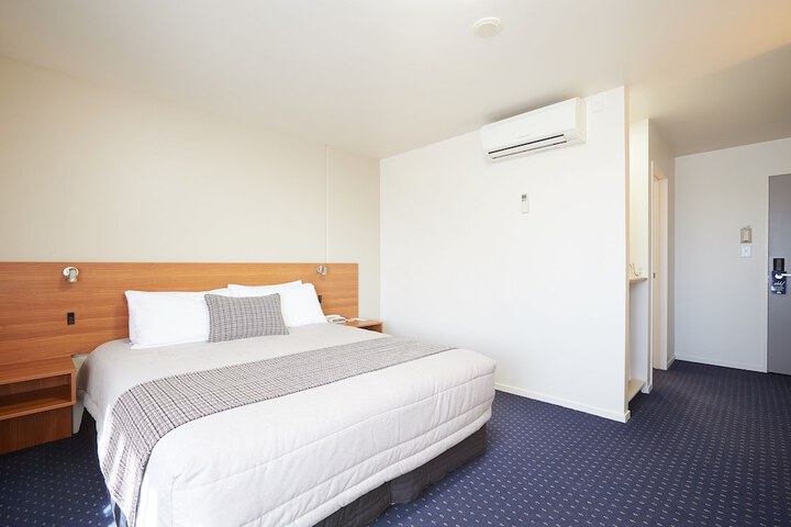 Room 9 of 36