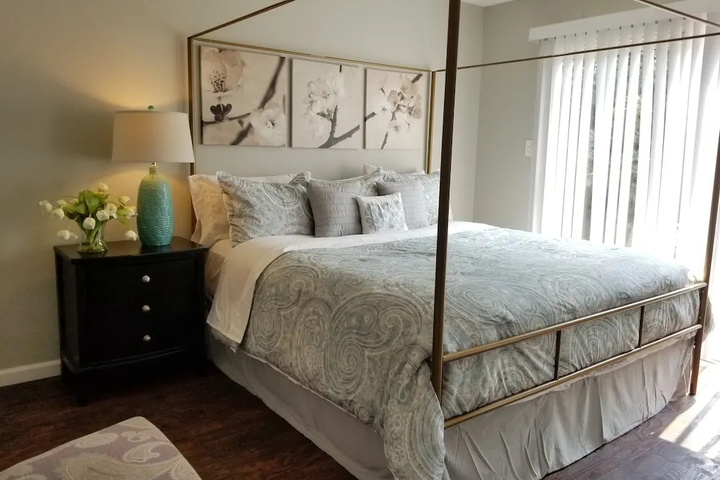 Room 4 of 13