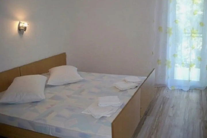 Room 2 of 13