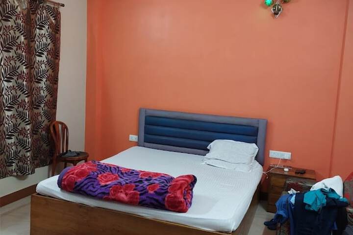 Room 6 of 10