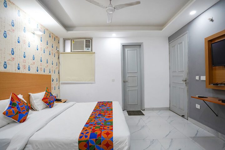 Room 11 of 24