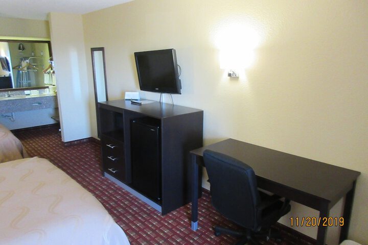2 Double Beds (8 of 9)